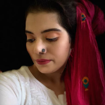 Abstract in a circle Nose Pin